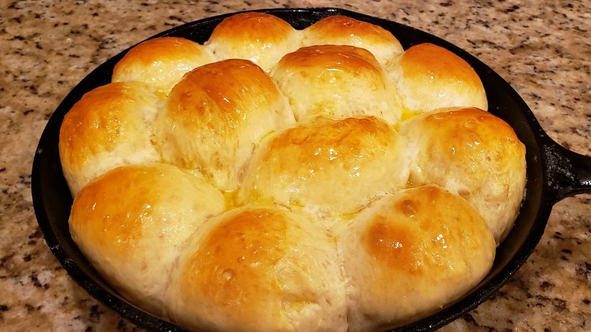 dinner rolls