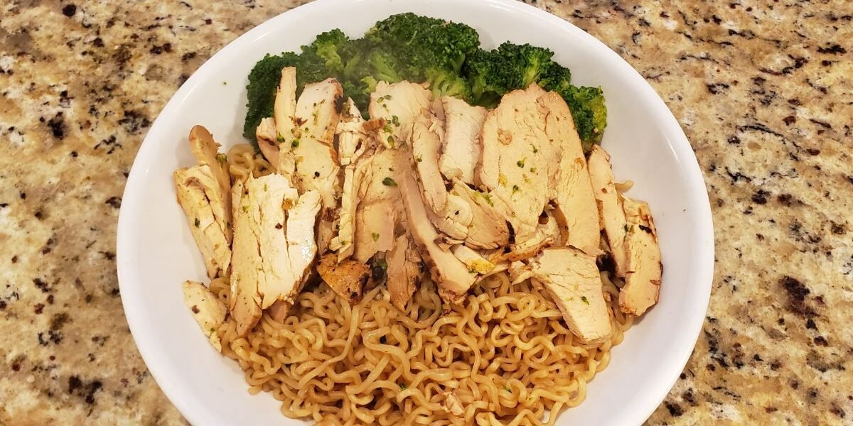 ramen noodles with grilled chicken and broccoli dry style