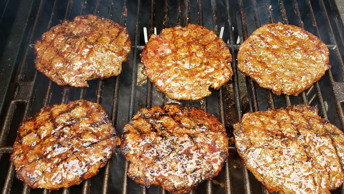 six burgers on a grill