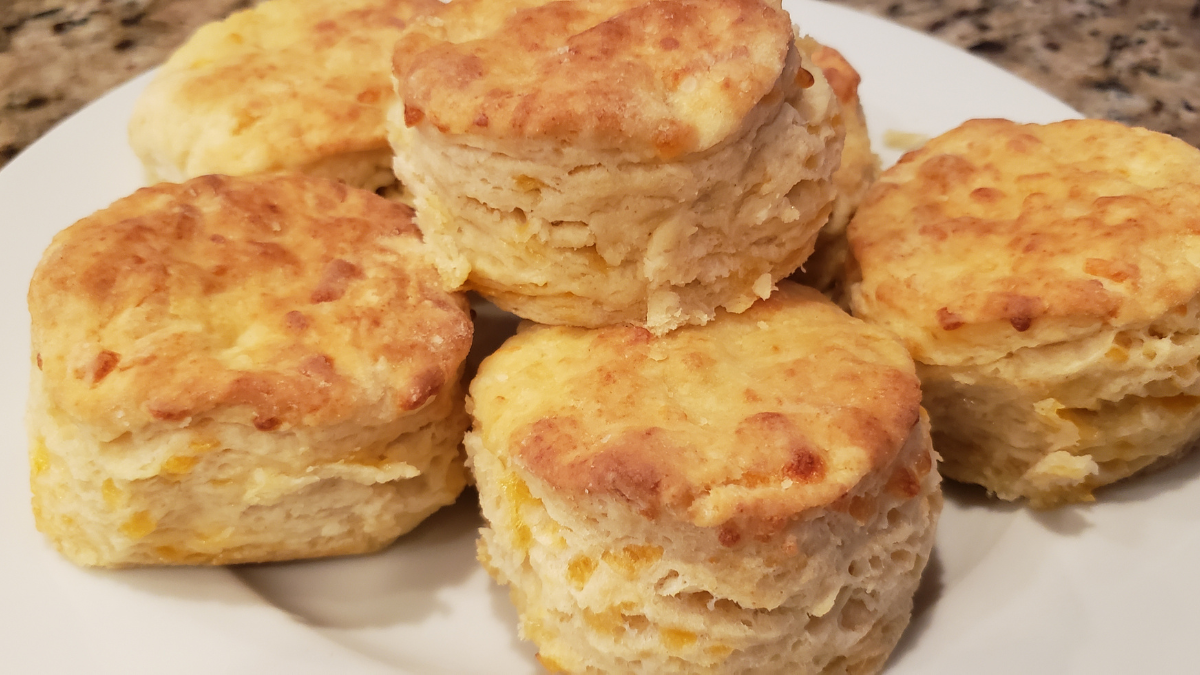 garlic and cheddar cheese biscuits